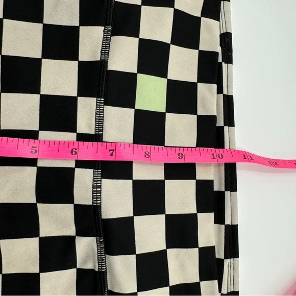 Fabletics Motion Checkerboard Biker Shorts Size M - Picture 8 of 9